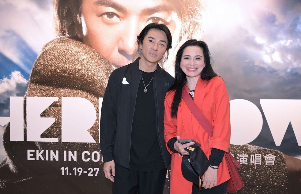 「三太」樊亦敏都有現身支持鄭伊健，佢喺IG公開合照並留言：「從上個世紀第一代陽光檸檬茶廣告到現在，我和鄭伊健終於有一張合照」