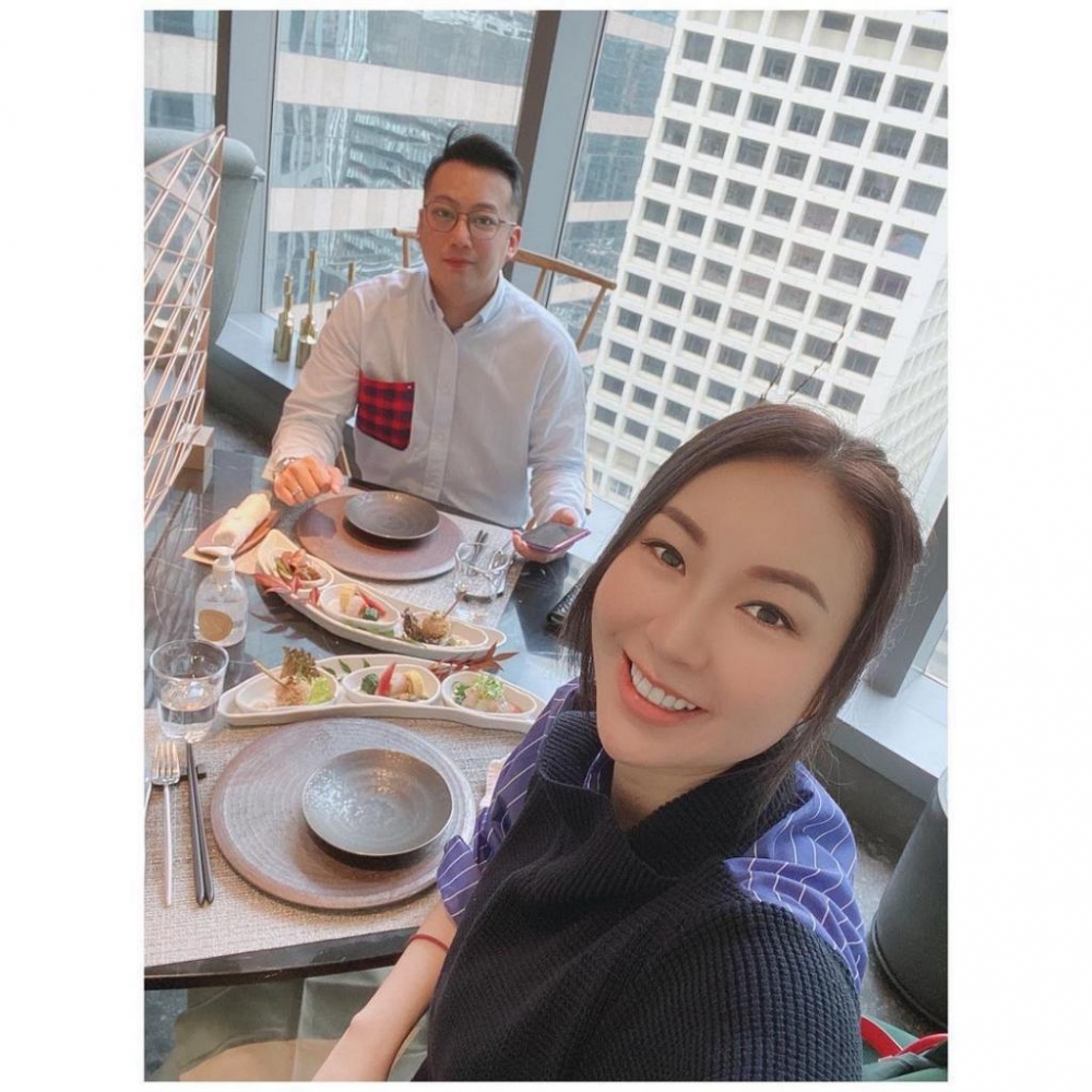結婚後,二人因為工作關係,依然係遠距離戀愛
