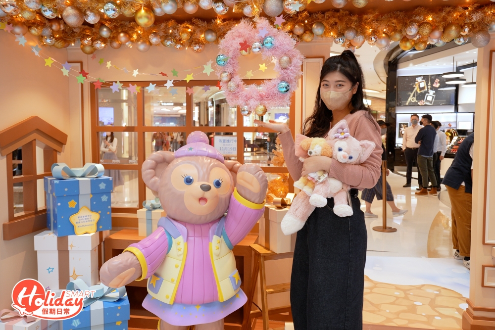 Duffy及ShellieMay將小屋變得金光璀璨,全屋更佈置了彩燈和金光閃閃的聖誕樹,非常夢幻!