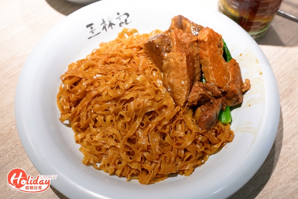 店家的招牌牛腩撈粗絕不能錯過，分別有切腩和爽腩選擇，切腩夠稔、爽腩夠爽，而且燜得夠腍又有咬口！