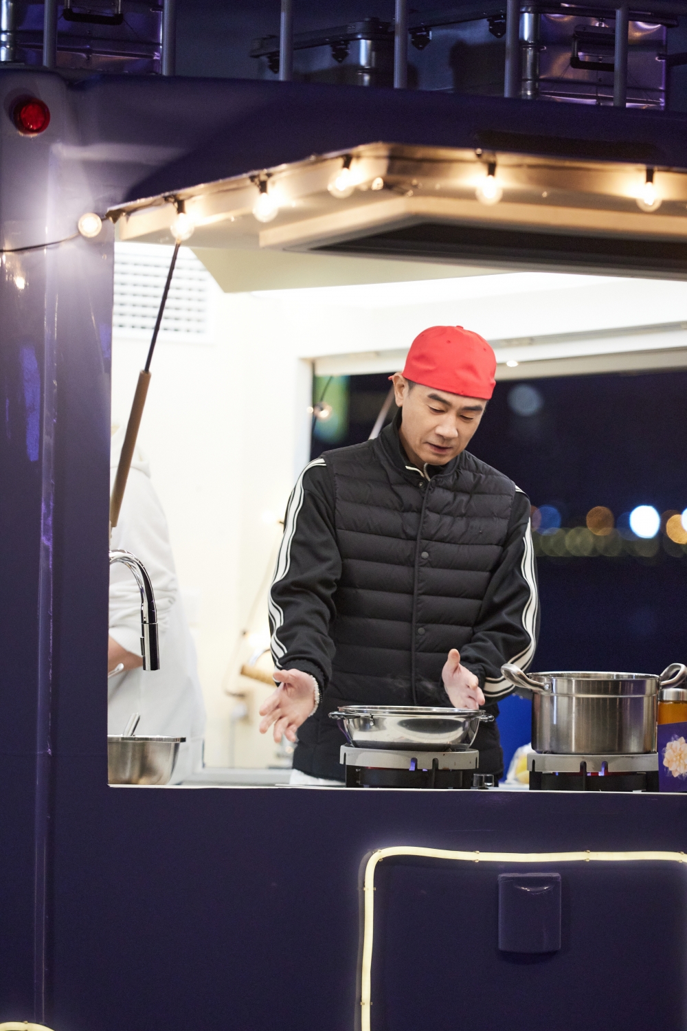 幾位主持更幫節目獻聲唱主題曲，唔少網友都表現十分期待節目播出。