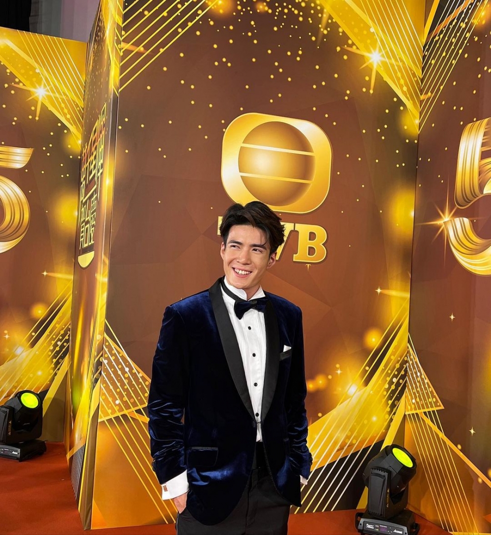 TVB藝人吳兆麟有份出席聚會，佢主要喺J2台做主持。