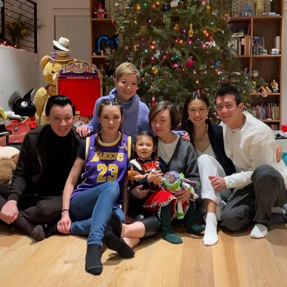 陳冠希回歸家庭，經常會帶埋老婆愛女同家姐、爸爸、媽媽見面