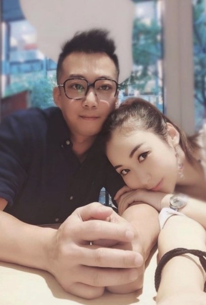 直到近日驚傳二人離婚嘅消息,而莊鍶敏亦向傳媒承認