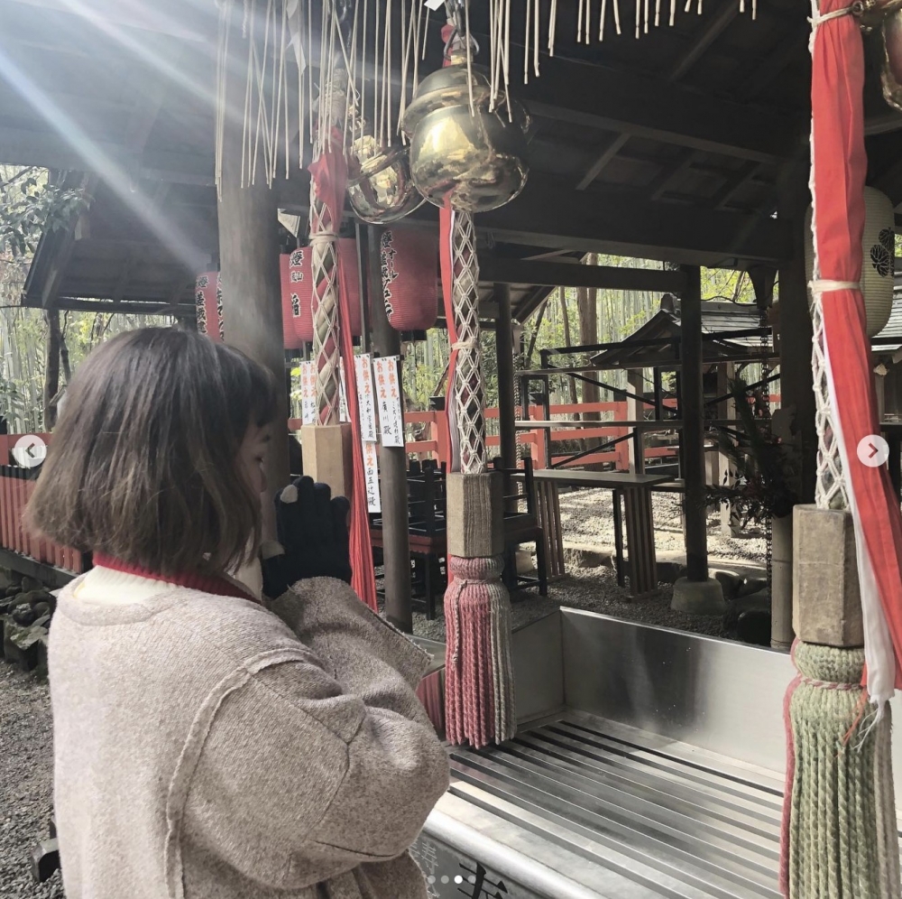 在日本神社參拜有順序,謹記「二拜二拍手一拜」。
