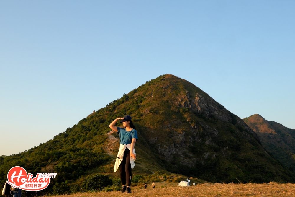 昂平草原由馬鞍山、大金鐘、鹿巢山和石芽山等群山環抱著,屬於馬鞍山效野公園的一部份。原有客家闕氏鄉村,但現已搬遷到山腳下,改名為昂平新村。