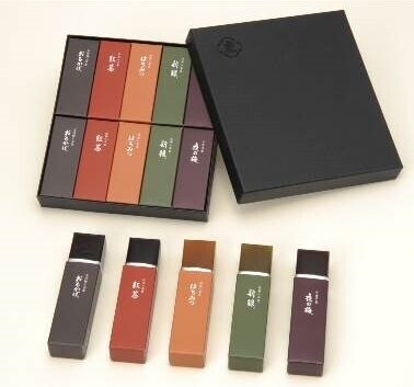 老字號糕點店推出的小型包裝的羊羹,是送給長輩的首選!