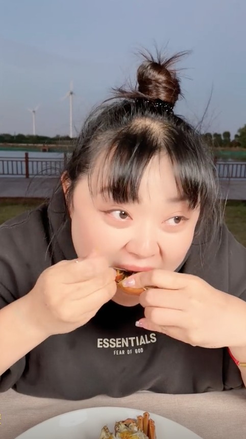 陳嘉佳指「食」係佢嘅愛好