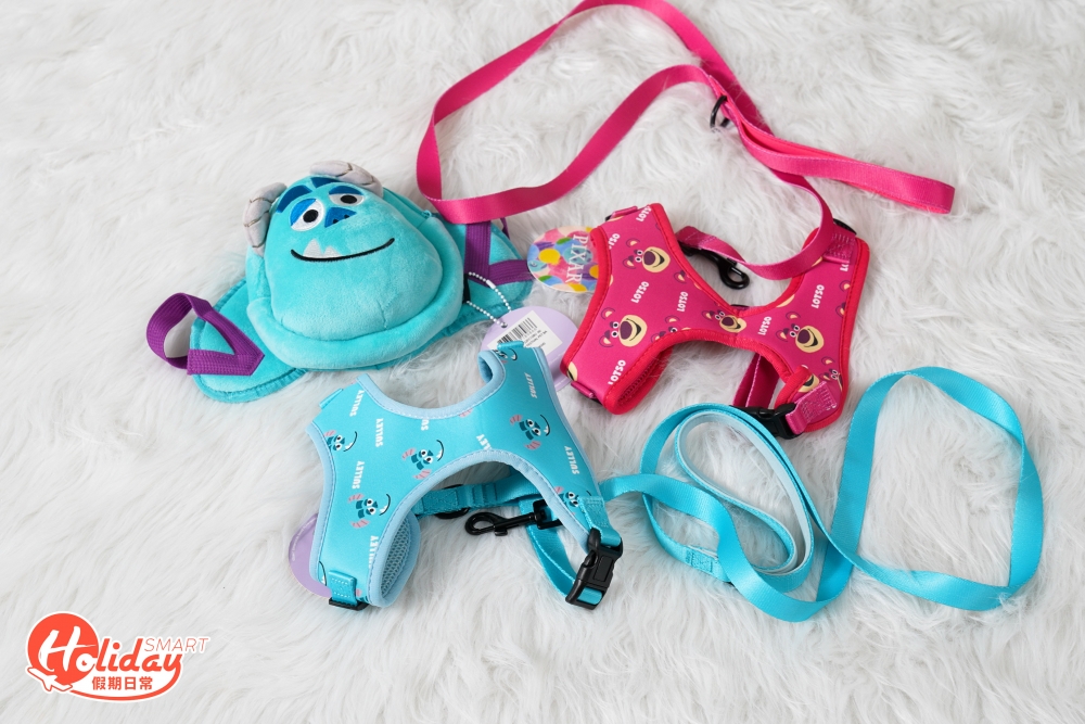 今次均以毛毛、大眼仔及勞蘇角色配上專屬顏色為主，當中包括寵物背心、狗背帶連袋，寵物圍巾及狗背帶。