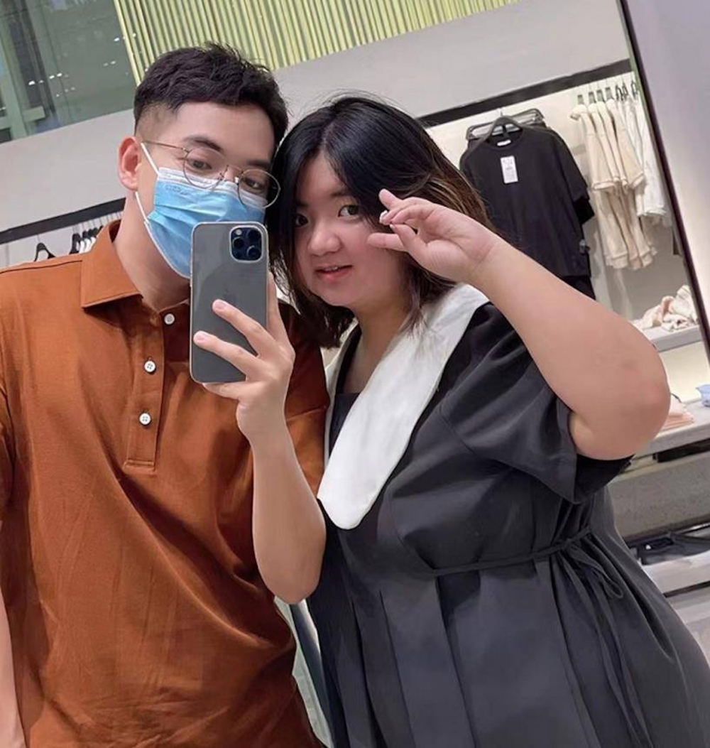 胡慧中與何志平嘅愛女何嘉珍之前嘅戀情受到關注，不過兩人公開戀情僅3日即分手