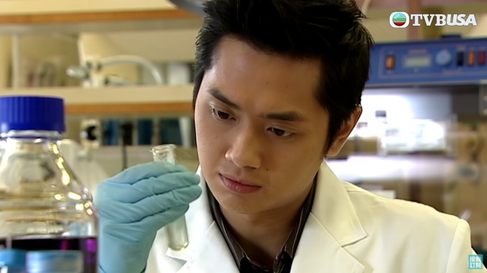 去到續集《法證先鋒2》,鄭俊弘繼續飾演細佬「剛仔」