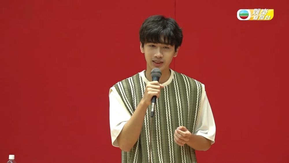 馮皓揚在得獎前報讀了TVB藝員訓練班,但其後卻被發現僅上了一日課便已退學。