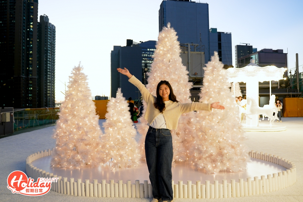樂園內設有34棵白色聖誕，一遍雪白場景超級夢幻。