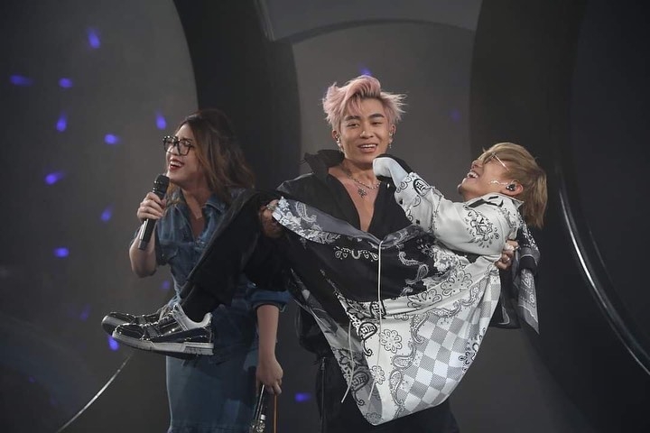 獨立音樂人Tyson Yoshi於2021年《拉闊音樂會風火雷電》上表演引起關注，亦有同唔少歌手如Serrini、林家謙等人合作。 