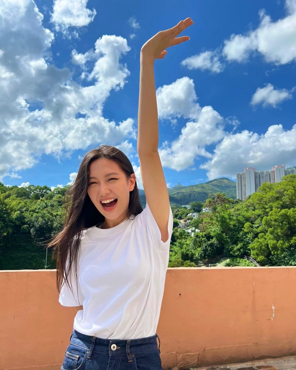 Mandy身高為178cm，讀中學時已獲模特兒公司邀請入行