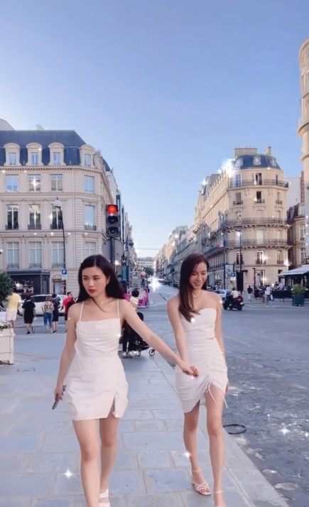 翻睇張欣欣IG，佢8月同妹妹一齊去歐洲旅遊，仲影咗好多靚相