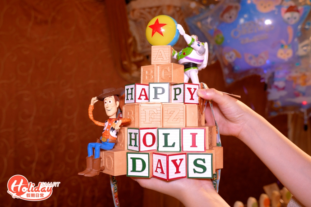 當迪士尼聖誕主題精品亦是全場焦點，樂園內的馬迪小店讓大家可以大手入貨！