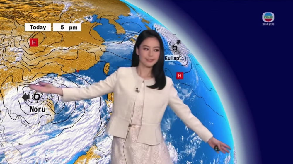 林婷婷主動商量企位:「係唔係要再過啲?」,盡顯佢活潑一面。