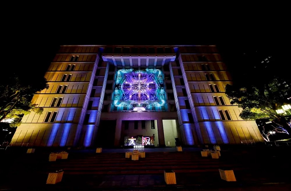 大阪市役所正面 Photo Monument，可以與巨大的「大阪」字型一起影相打卡留念～