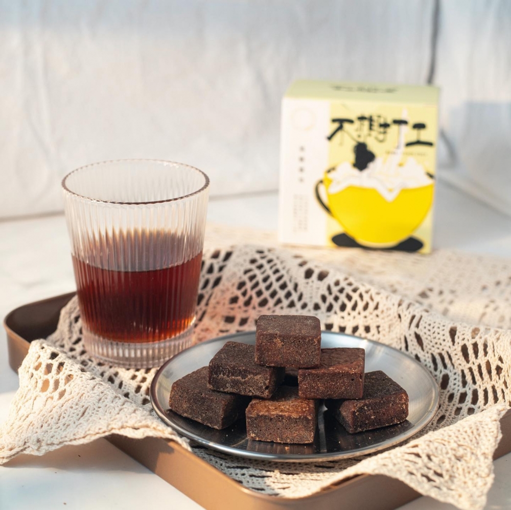 養生黑糖磚最適合當作送給女同事的散水禮物，夠晒暖心貼心！