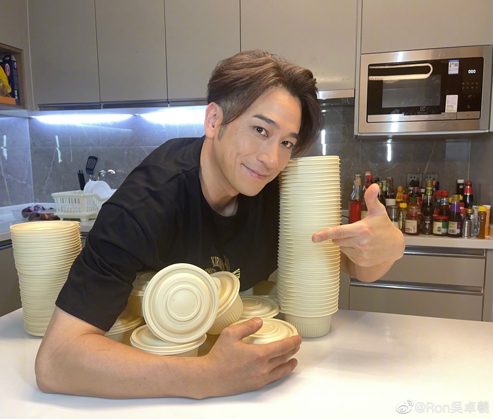 吳卓羲微博粉絲數只得360萬人左右