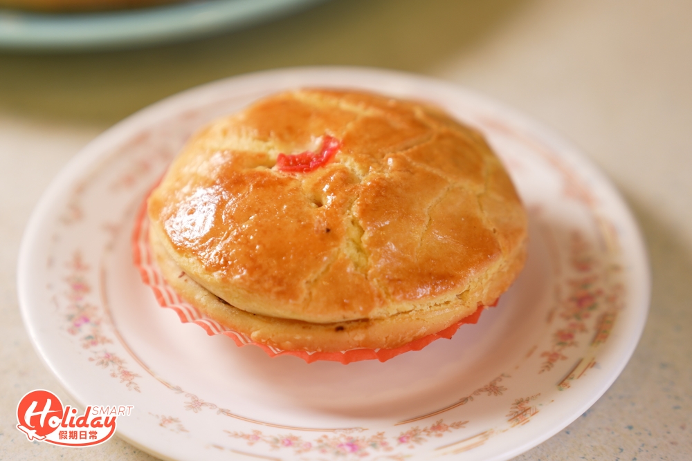 至於鹹的雞批同樣以傳統牛油餅皮作批皮，用上雞肉、忌廉湯、火腿、乾蔥等材料炒香做餡，餡料豐富，用料絕不欺場，同樣有大有細，食落鹹中帶甜，是酒店級的水準。