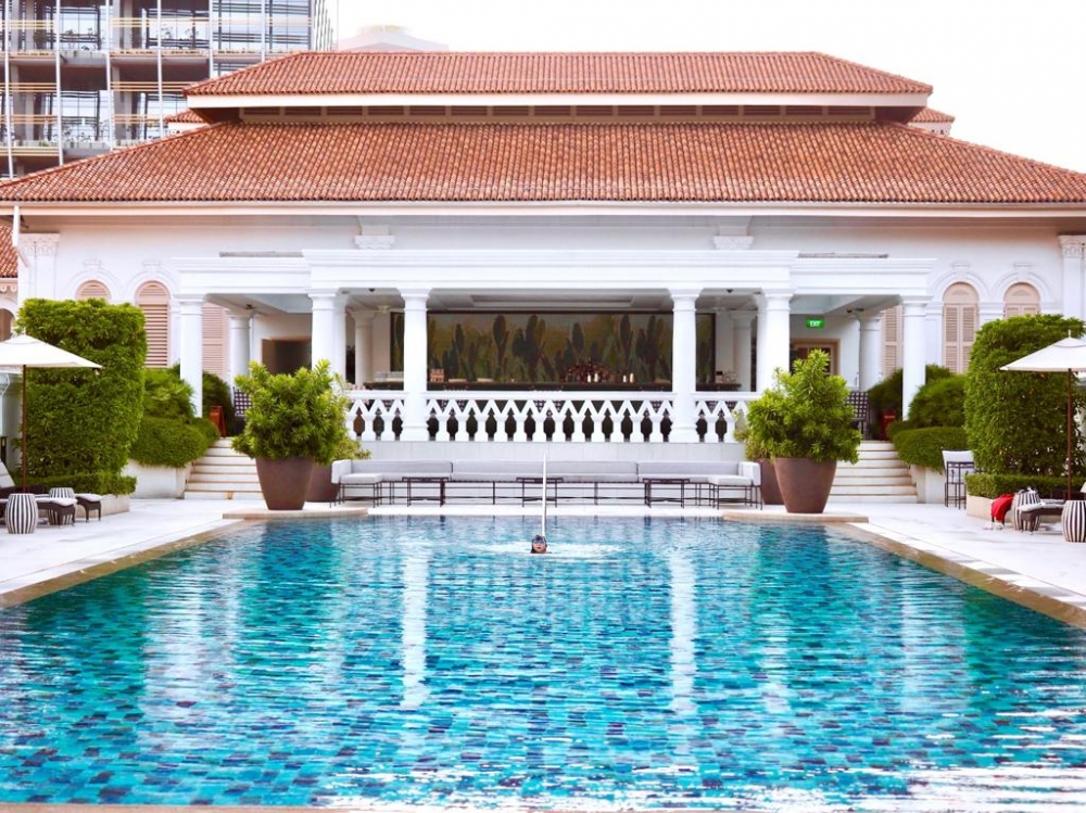 當然唔少得有埋泳池啦！