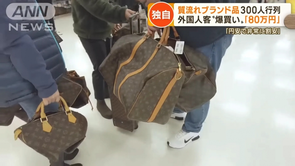 同行的3人購入逾10個LV袋。