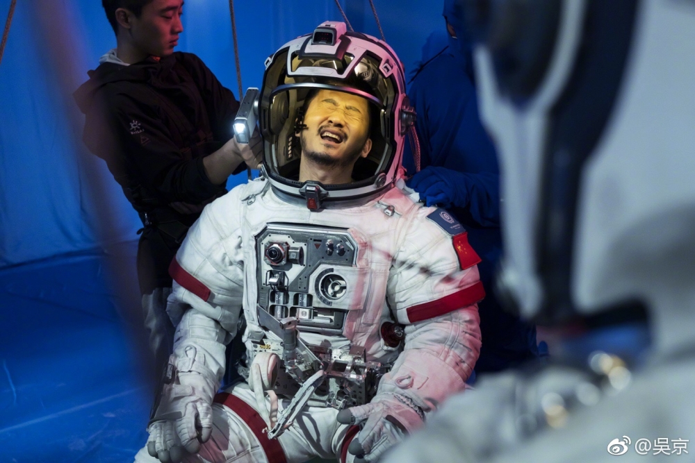 《戰狼》令佢名成利就，之後拍攝內地電影《流浪地球》同樣有好成績