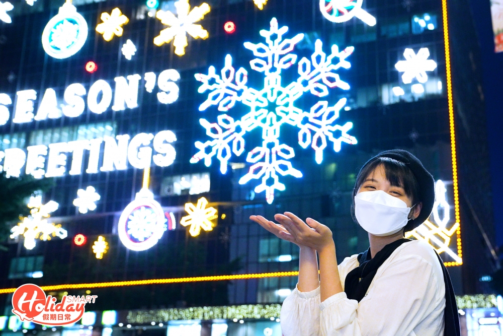 今年度以復古為主題，五光十色的燈飾加入歷年的組典元素，璀燦迷人外更增添趣味感，大人抑或小朋友會喜歡！