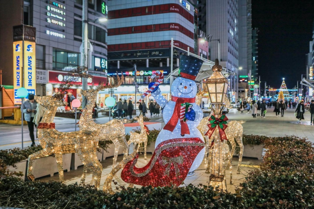 活動期間會有頌歌表演、聖誕老人慶典儀式等~