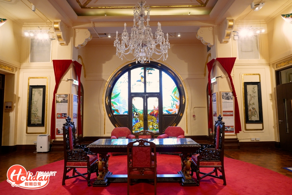 值得慶幸的是主建築內外均保留當年風采，展現出揉合中西風格的建築，如細心留意門廊、窗台、火爐、水晶吊燈等設均充滿西式概念。