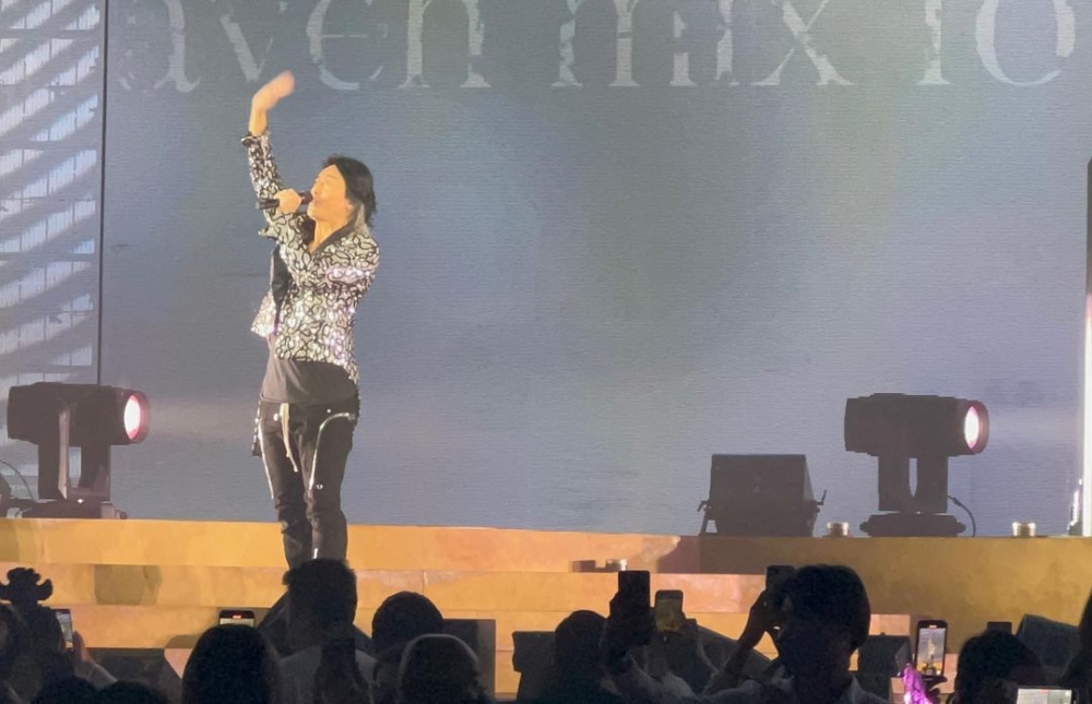 鄭伊健近日喺紅館開演唱會