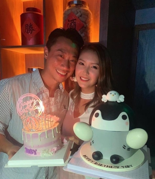 之前楊振源被影到同一位金髮女士一同出海，同行未見女友陳庭欣，引起兩人情變嘅猜測