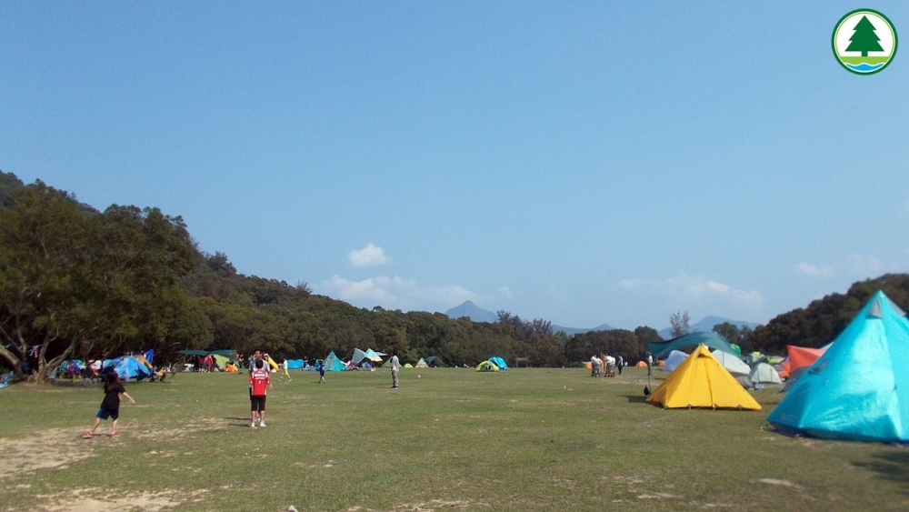 康文署轄下有2個露營營地,但須事先預約才能進入營地。