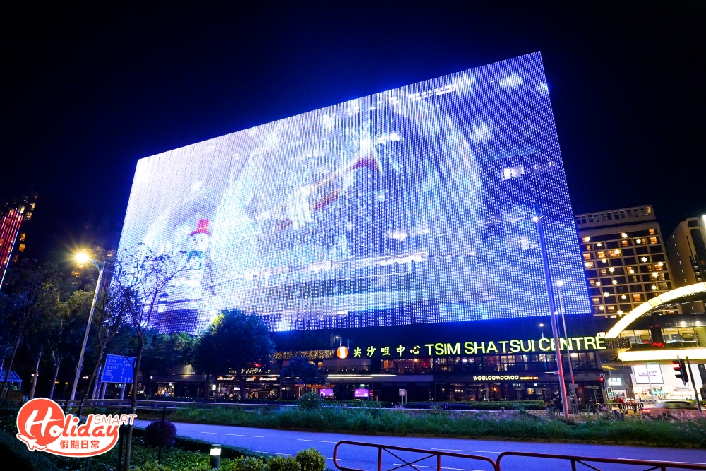 另一段動態影像則是「飄雪音樂盒」，為現場點綴浪漫氣氛，大家可以一邊於海旁漫步，一邊抬頭欣賞巨型屏幕帶來的震撼感！