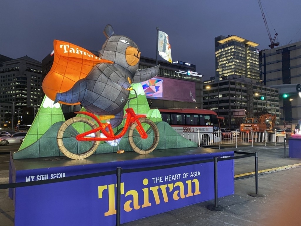 台灣代表幸運物「喔熊」出現在首爾燈節上！