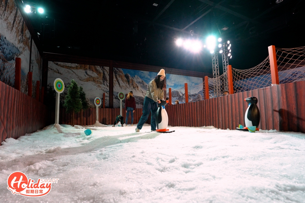 來到「冬雪世界」仿如置身聖誕老人故鄉芬蘭拉普蘭小鎮的雪地,大家來到可以於雪場大玩特玩,與朋友一起砌雪人、製造雪球