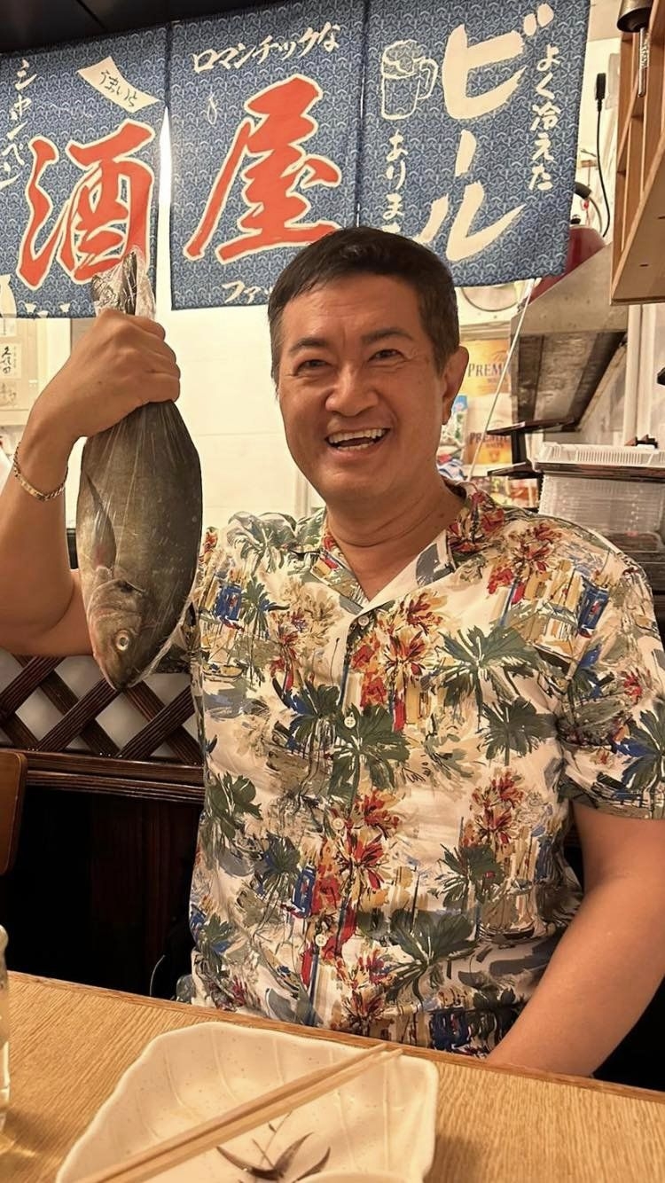 雖然鄧梓峰是一名富家公子，但他從未炫富，生活親民貼地。