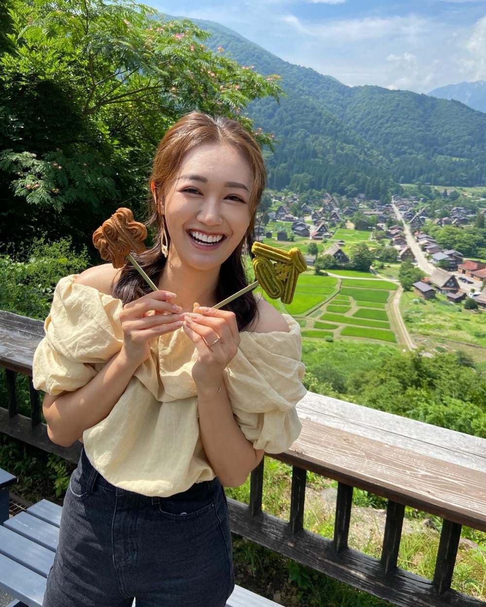 張寶兒家境富裕，有次出席活動更表示童年親子活動係睇樓