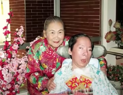 碧姬婆婆與大女兒感情深厚