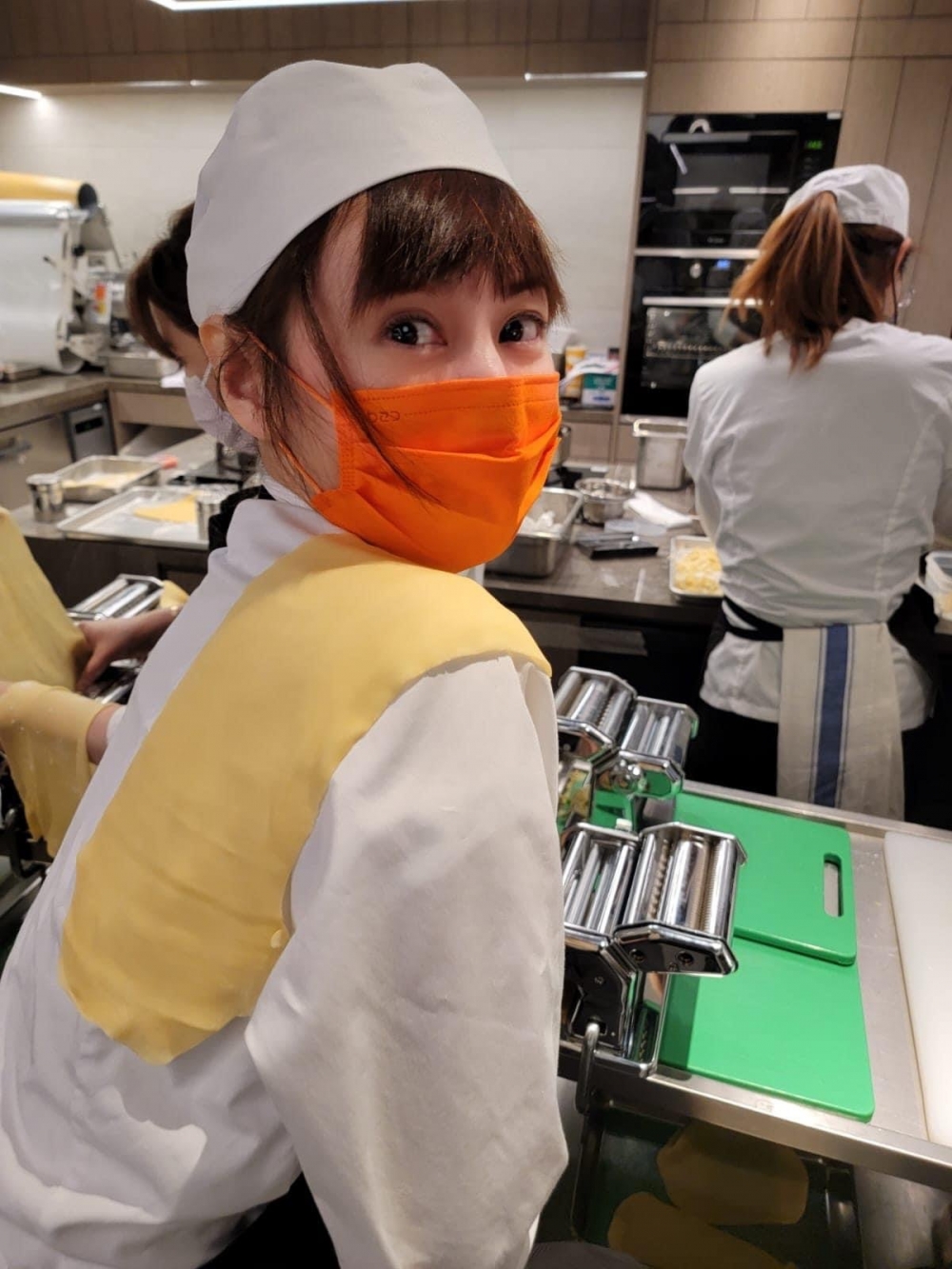 比起美食、鸚鵡，心悠BB嘅社交網站自拍比例非常少