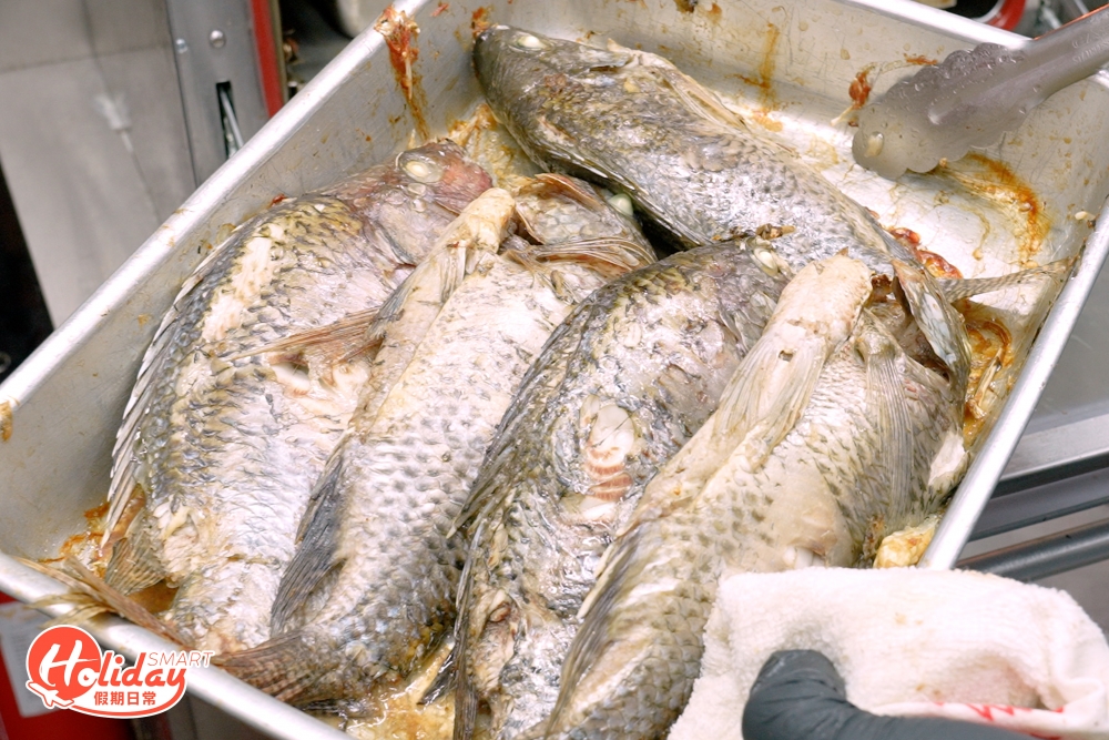 招牌鯛魚湯底由店主親自主理，每日新鮮熬製的魚湯之所以不腥不油膩，全因先將魚烤熟。