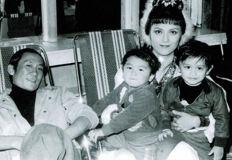 李泳豪接受娛樂新聞台訪問時卻爆seed回應，更將矛頭直指孖生哥哥李泳漢，暗示佢就係爆料人。