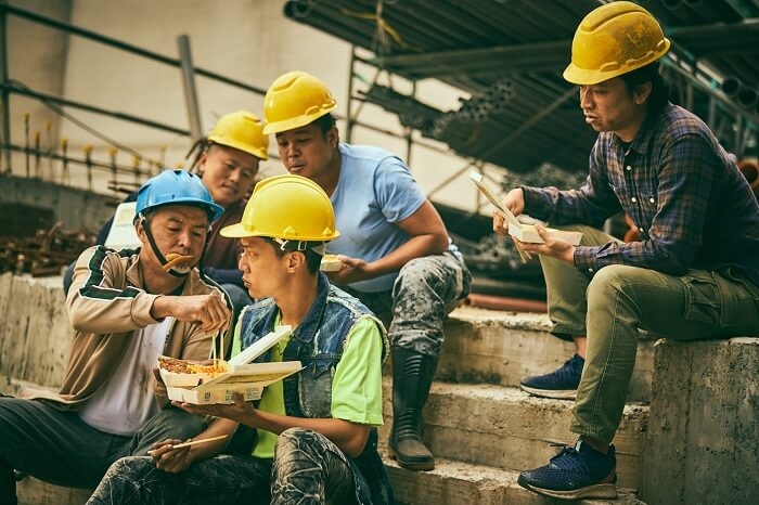 香港的建造業議會為推動業界，提供不少的課程，令學員由讀書實習開始已經可以賺取數千元的訓練津貼