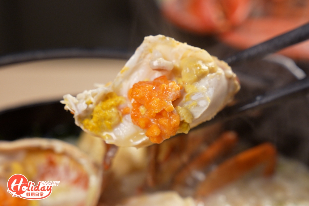 必食的鮮蟹湯飯以以原隻肉蟹上菜，而且蟹殼下的蟹膏也不少，用料不馬虎