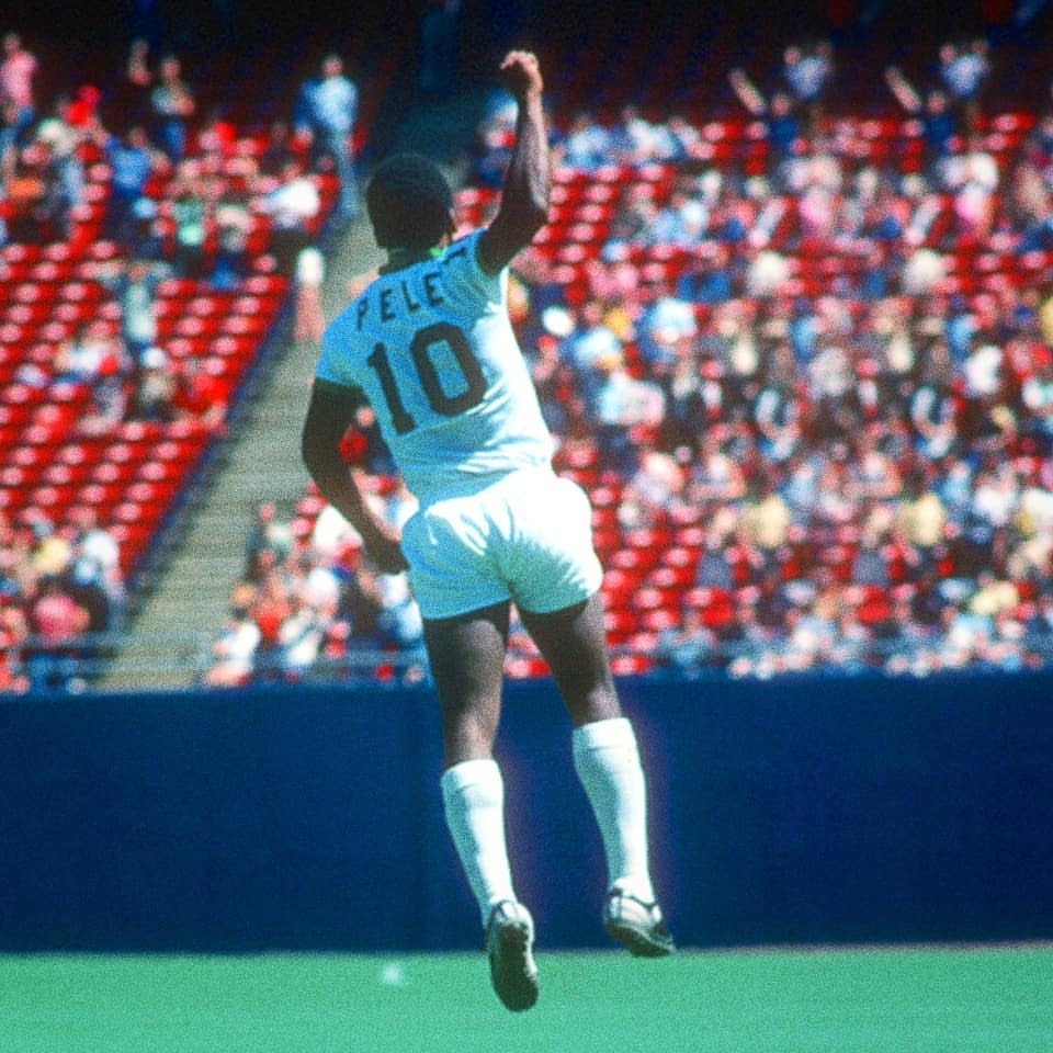 比利於退役前在正式比賽打入1281粒球，被寫入健力士世界紀錄！