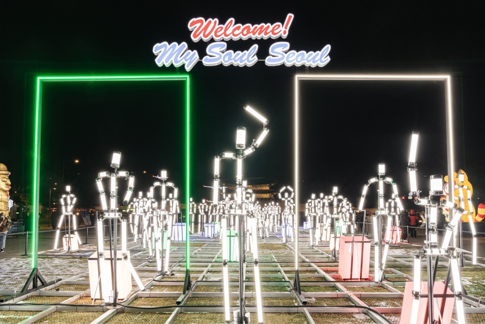 「Welcome My Soul Seoul」以大型飛機造型燈呈現旅遊概念~