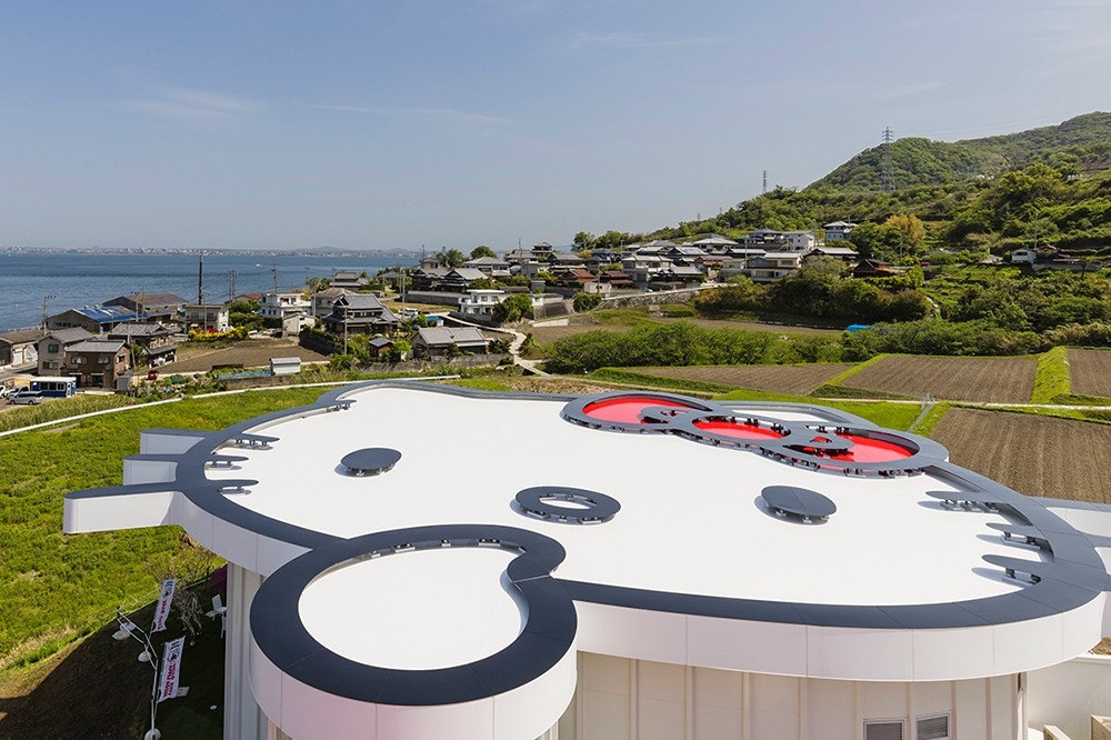 站在展望台可以清楚見到HELLO KITTY SHOW BOX屋頂的Kitty全貌！