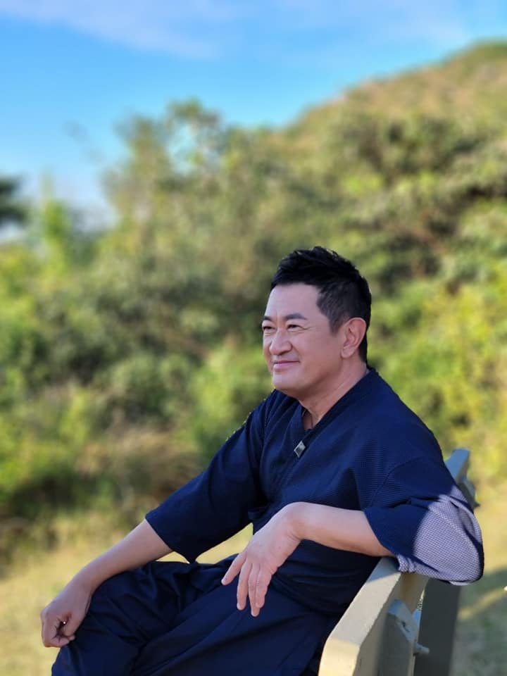 雖然鄧梓峰是一名富家公子，但他從未炫富，生活親民貼地。